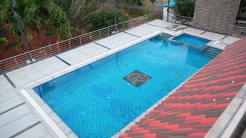 Pool 01